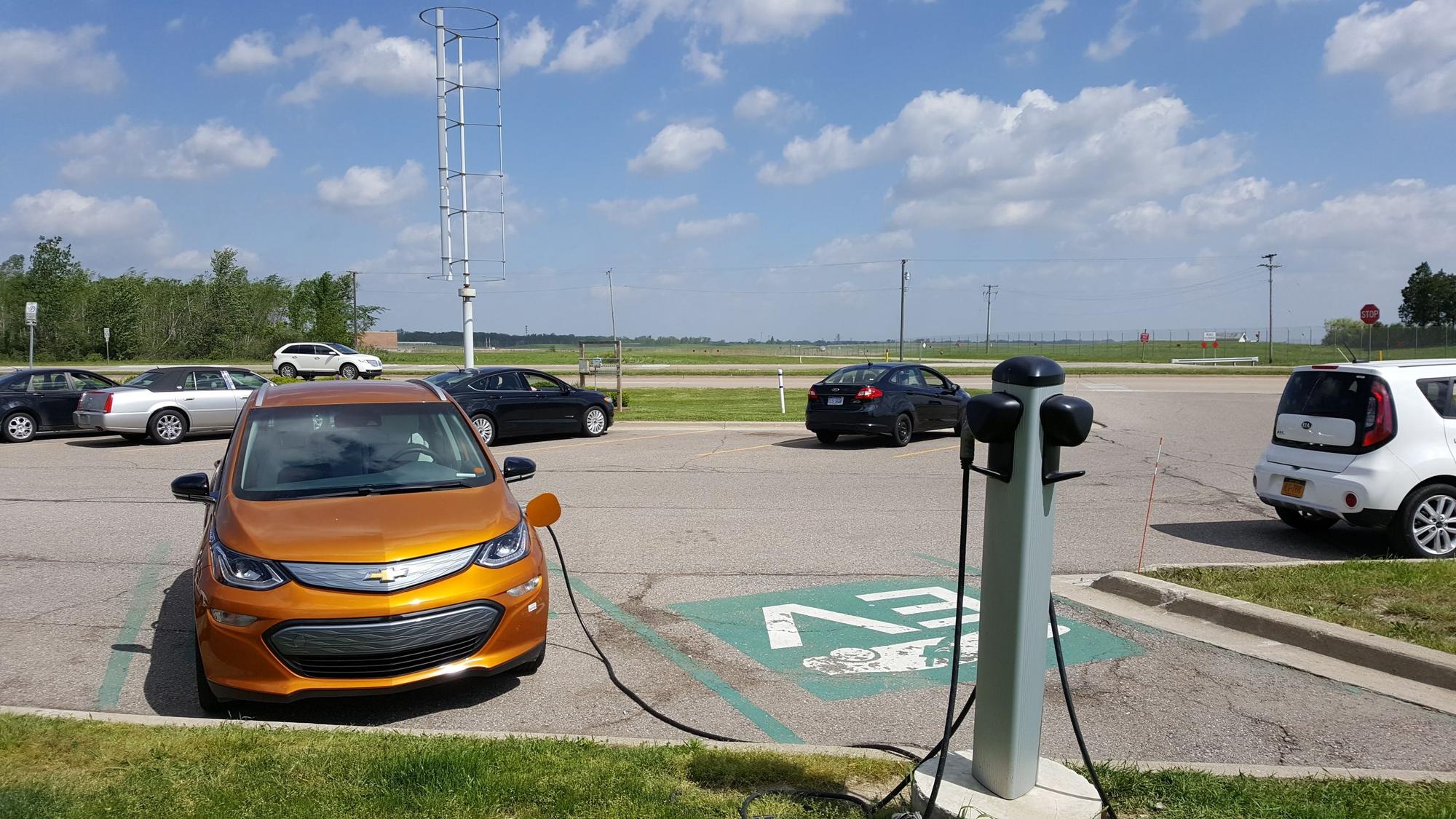 Detroit Metro Airport South Cell Phone Lot Romulus, MI EV Station