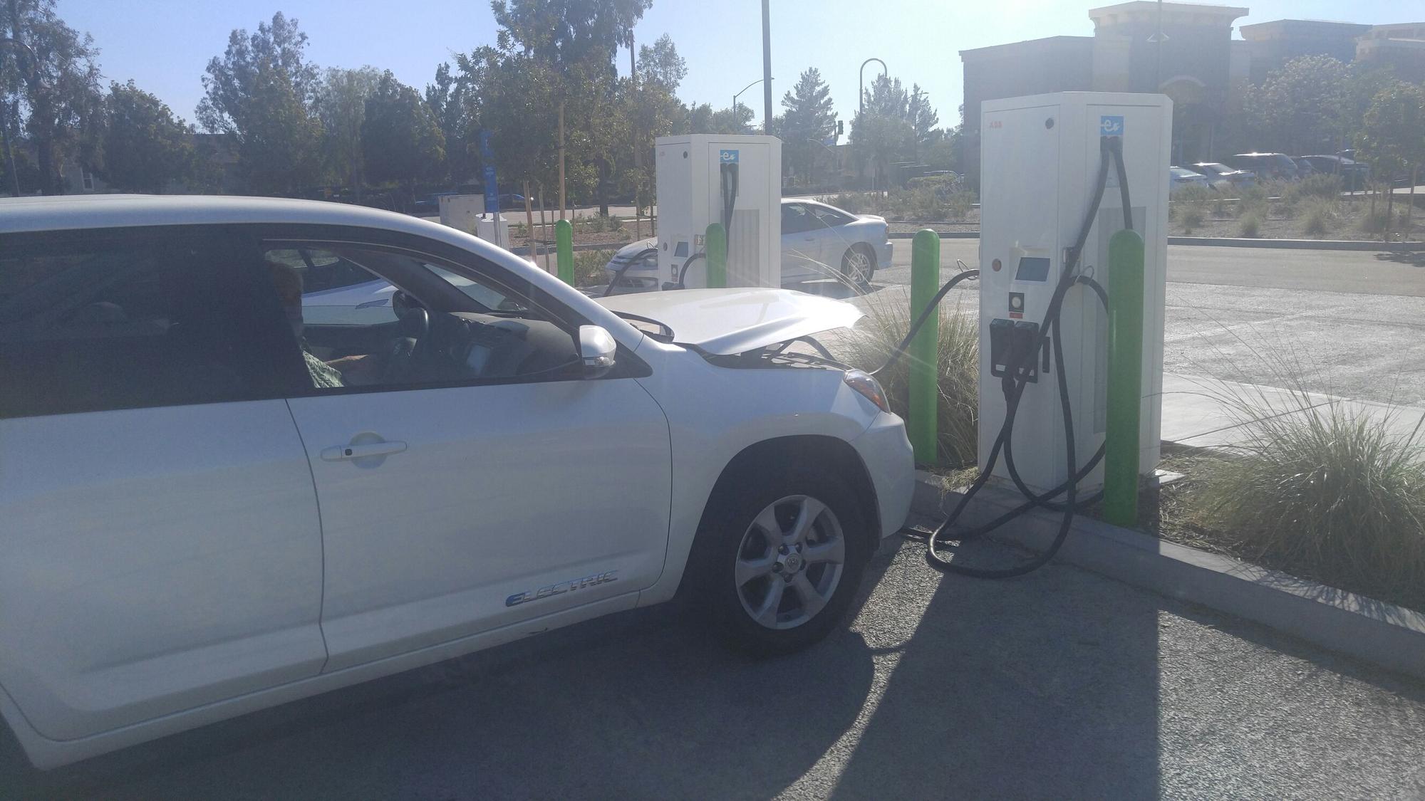 Bridgeport Marketplace Santa Clarita, CA EV Station