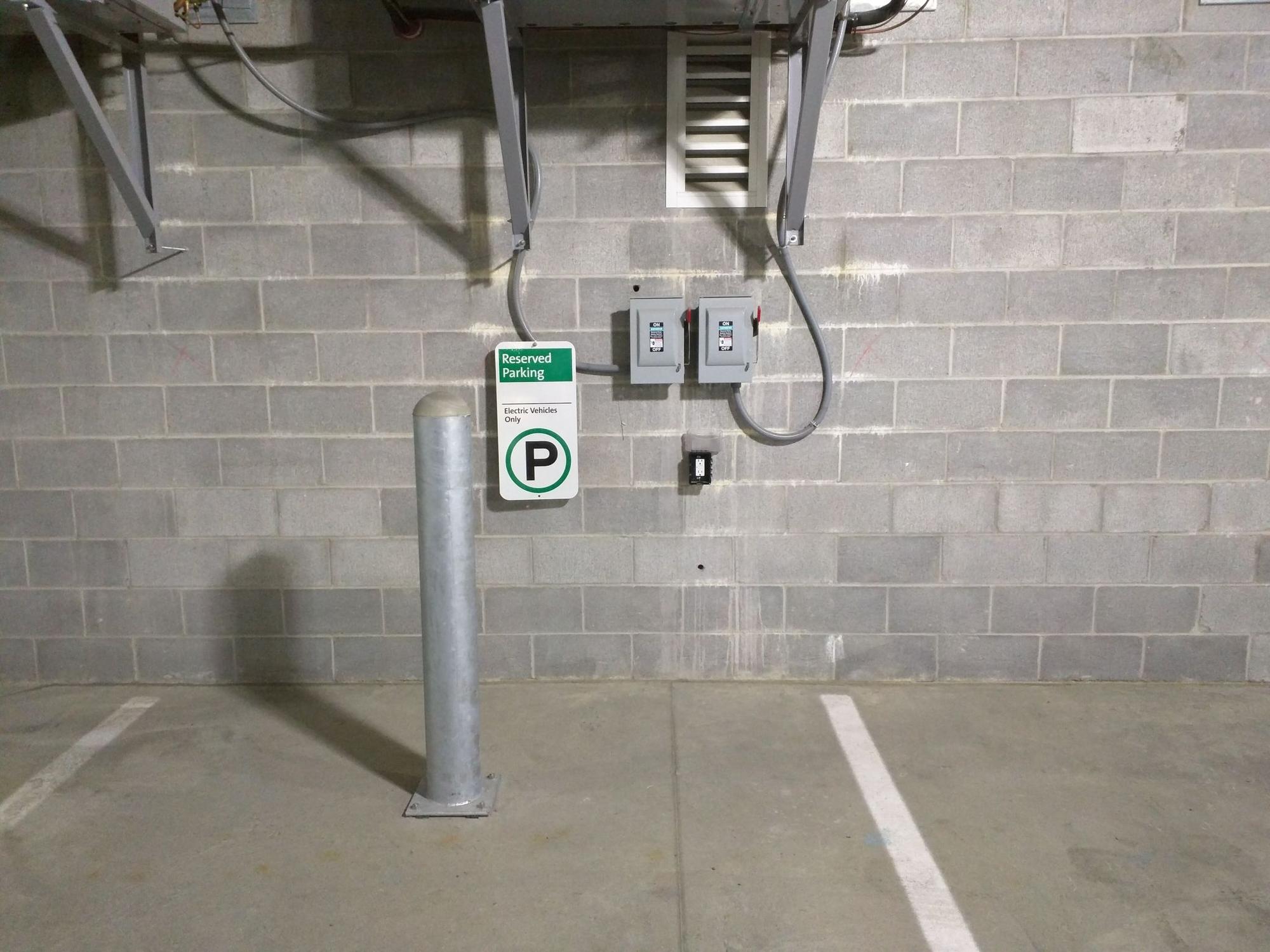 Switch Parking Garage (1) Fishers, IN EV Station