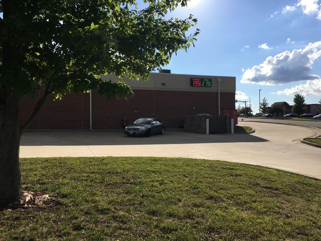 HyVee Grocery Store Osage Beach, MO EV Station