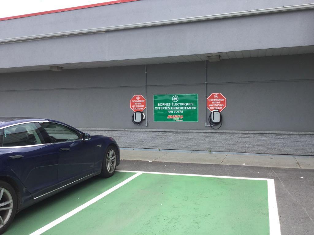 Métro Fordham / SAQ SaintZotique, QC EV Station