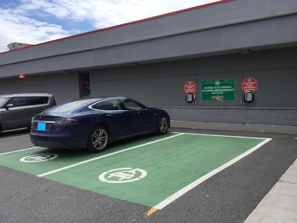 Métro Fordham / SAQ SaintZotique, QC EV Station