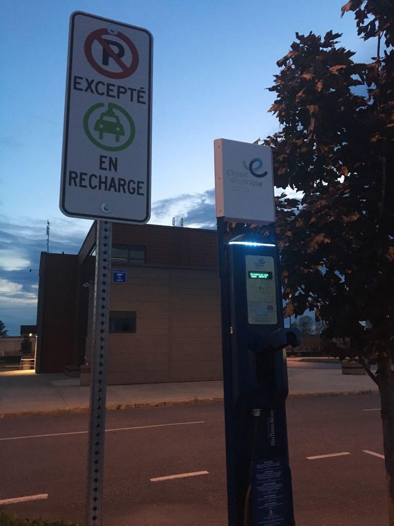 Terminus d'autobus SaintJeansurRichelieu, QC EV Station