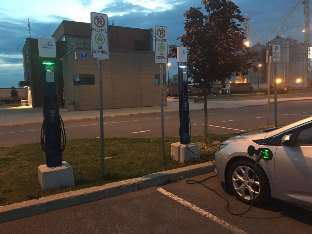 Terminus d'autobus SaintJeansurRichelieu, QC EV Station