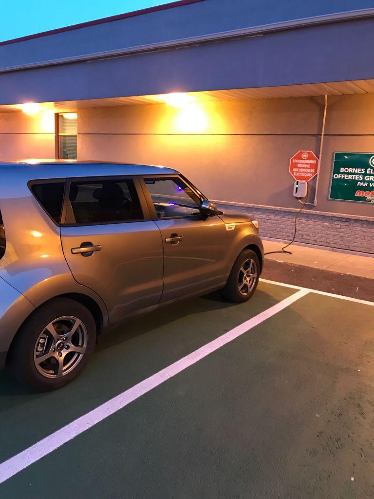 Métro Fordham / SAQ SaintZotique, QC EV Station