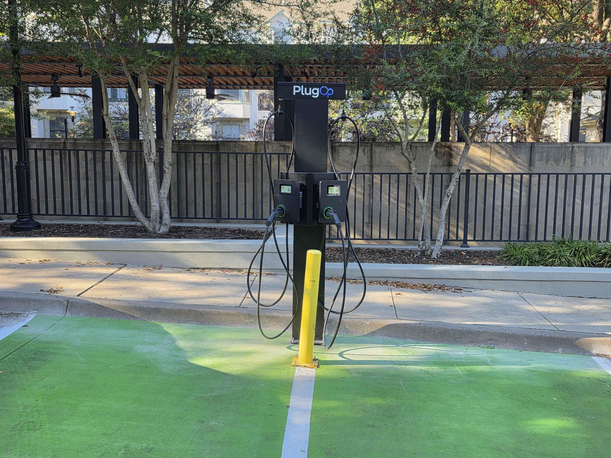 Plugop thirty377 | Dallas, TX | EV Station