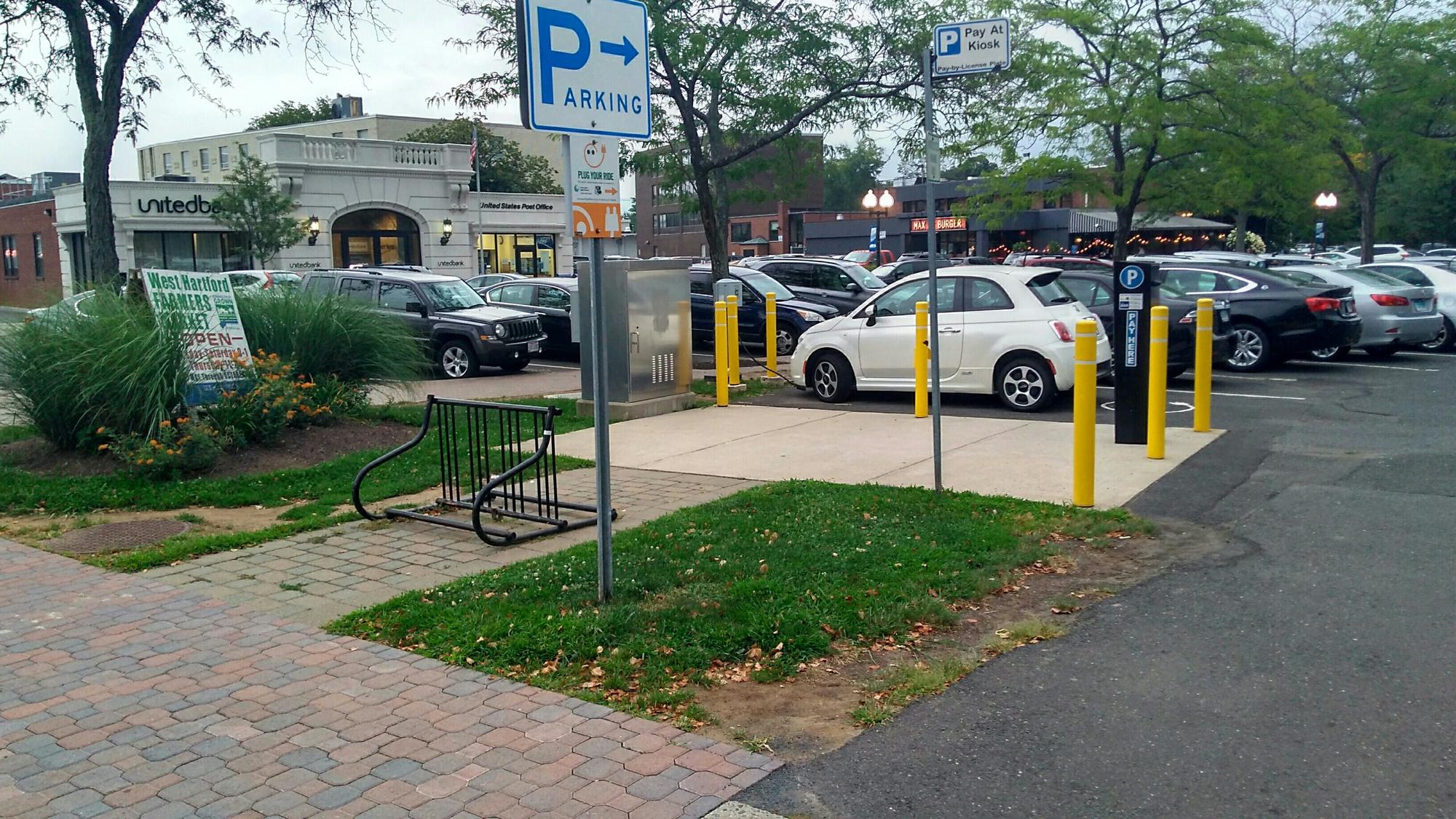 Arapahoe Parking Lot West Hartford, CT EV Station