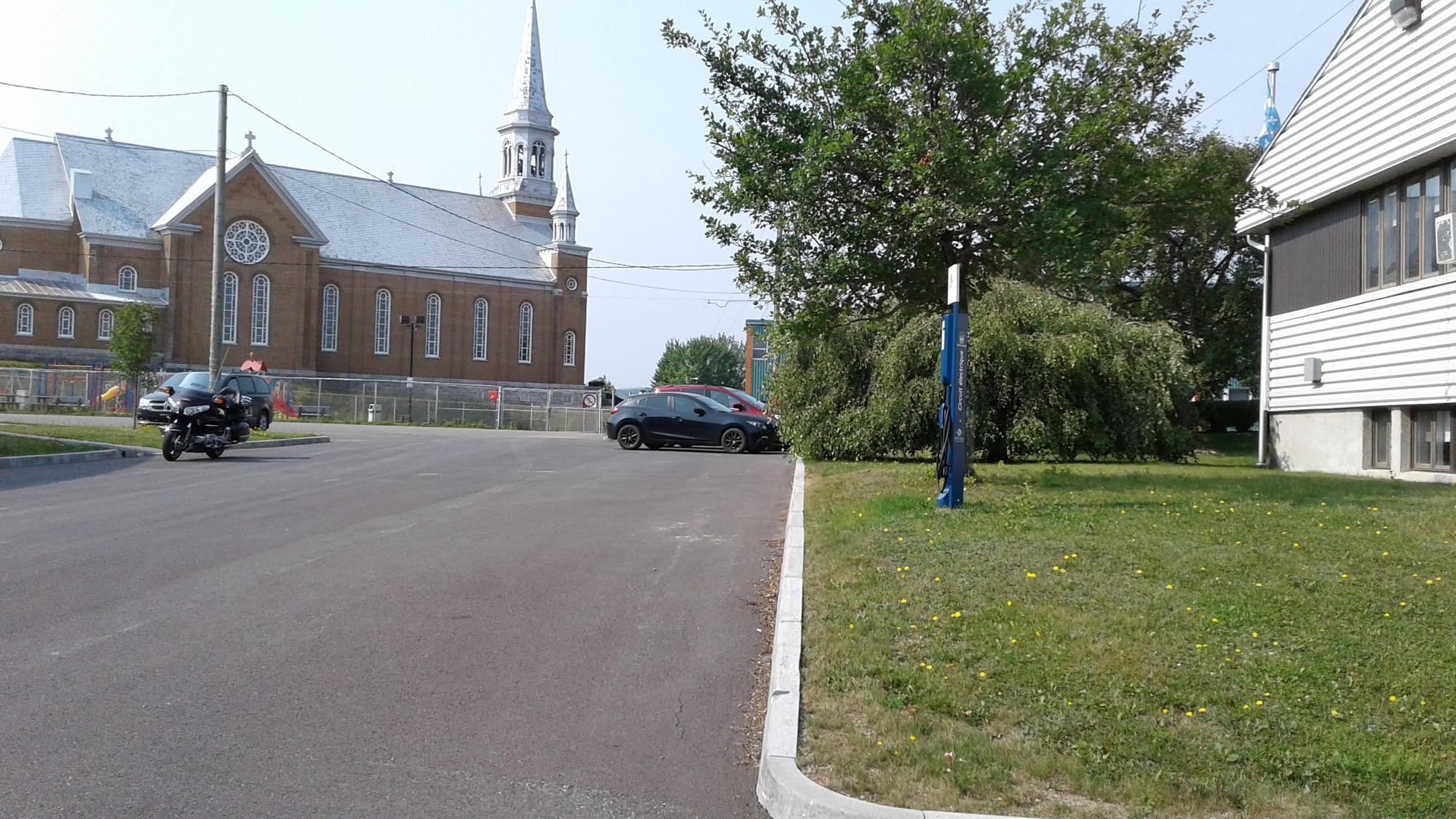 RivièreBleue Hôtel de Ville RivièreBleue, QC EV Station