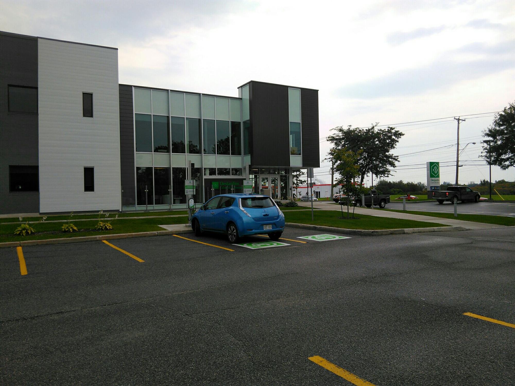 Caisse Desjardins Gatineau Gatineau, QC EV Station