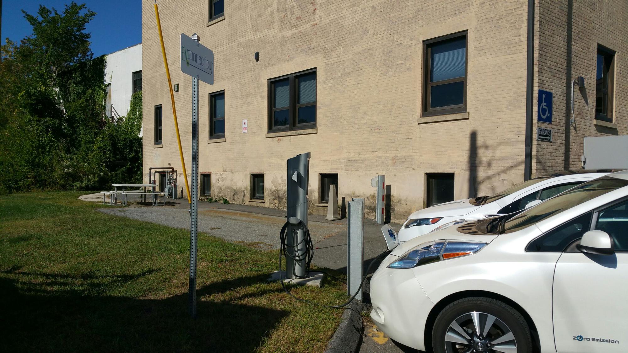 Killingly Town Hall Killingly, CT EV Station