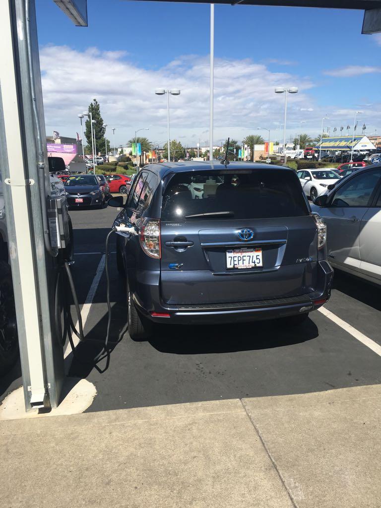 Roseville Toyota Roseville, CA EV Station