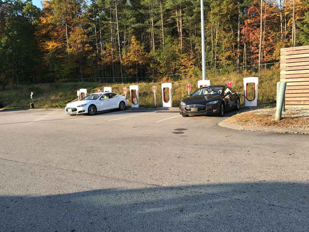 Hooksett Travel Plaza Southbound Hooksett, NH EV Station
