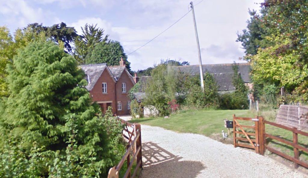 English Oak Vineyard Lytchett Matravers, England EV Station