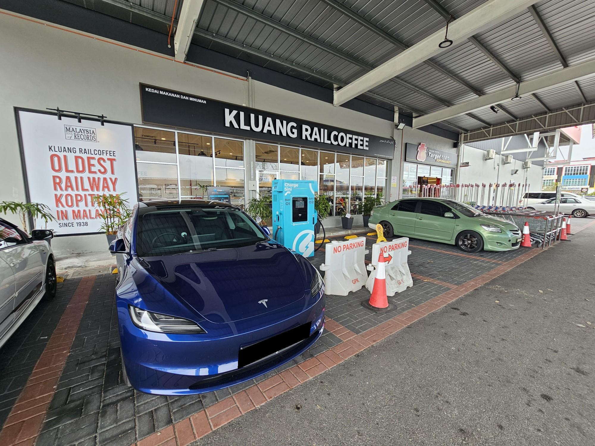 Target Raja Target Supermarket Parit Raja | Parit Raja, Johor Darul Ta'zim | EV Station