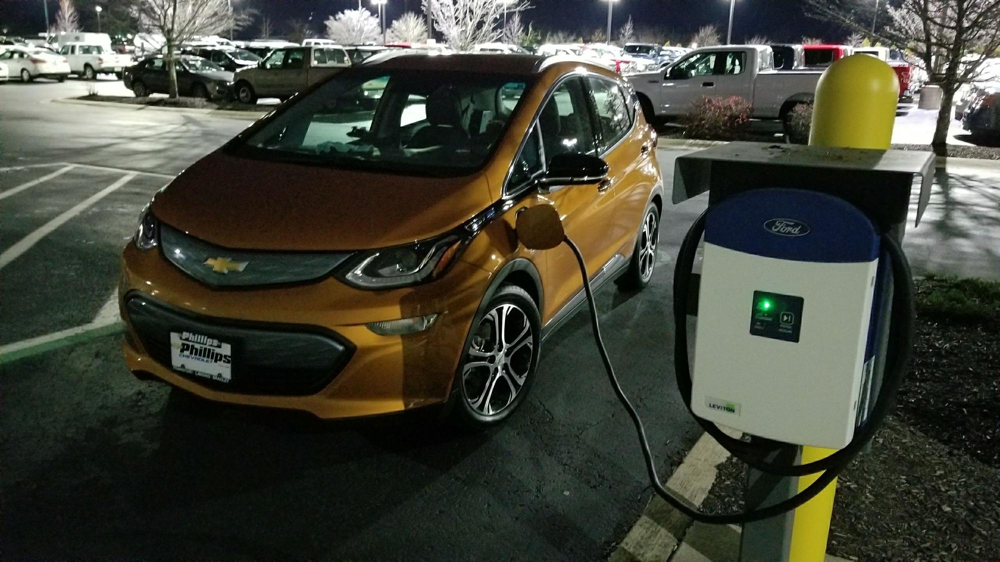 Pearson Ford North Zionsville, IN EV Station