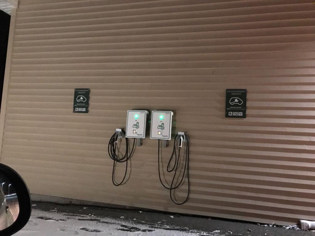 Groupe Richer Les Coteaux, QC EV Station