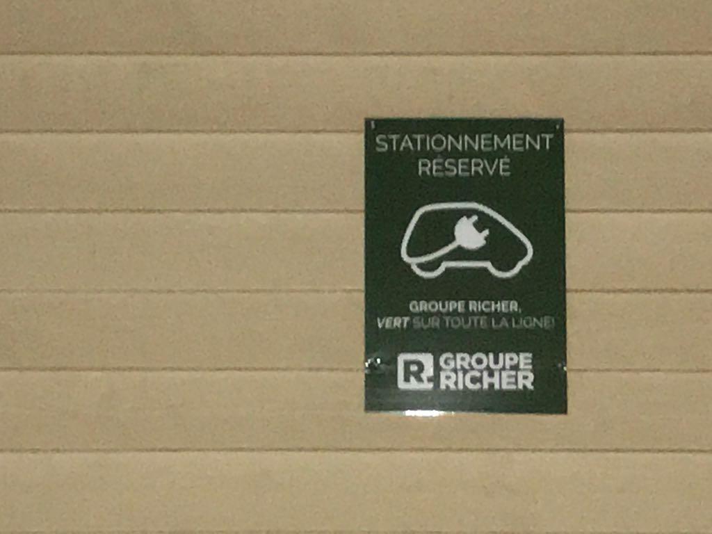 Groupe Richer Les Coteaux, QC EV Station