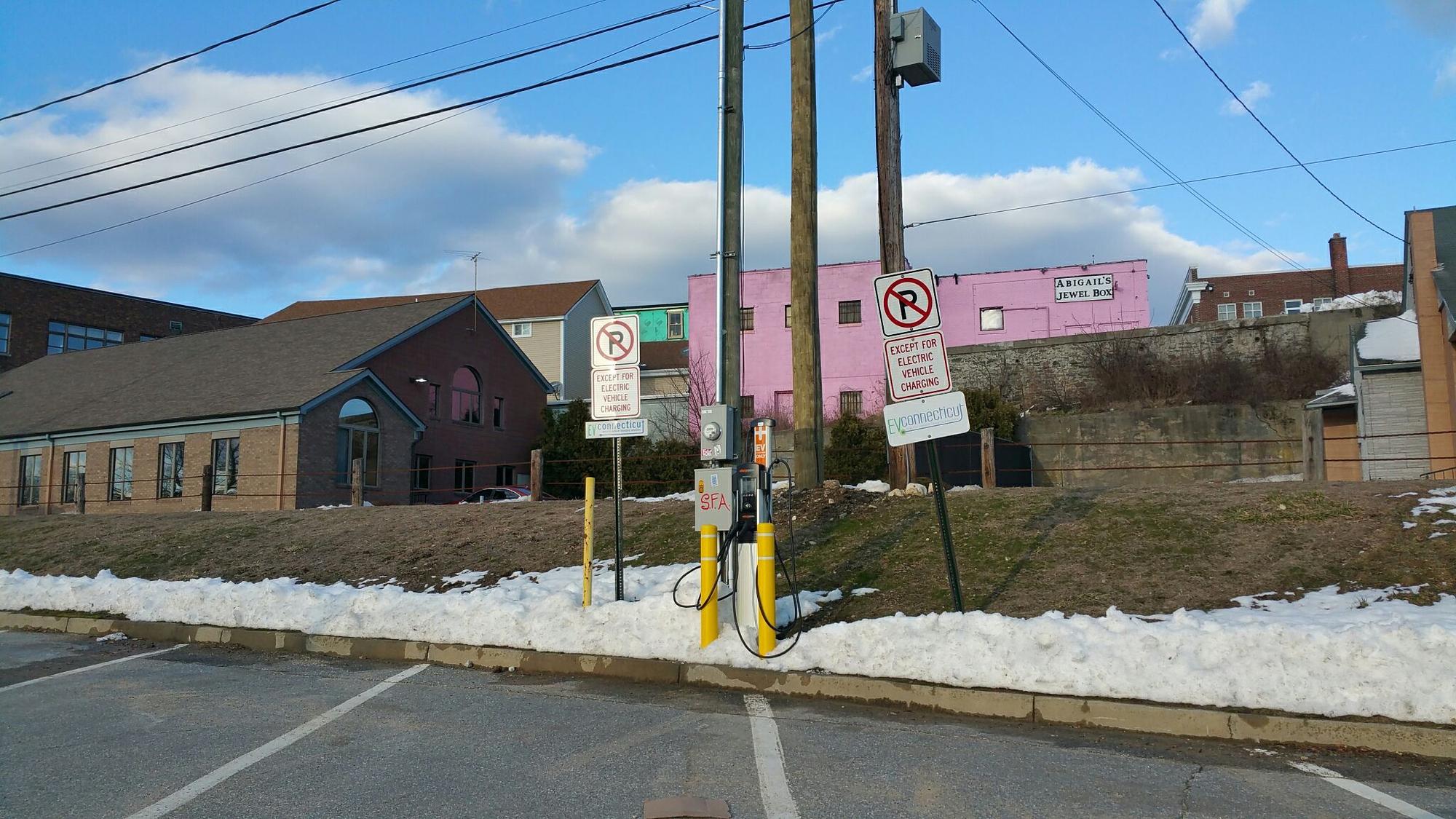 Municipal Lot Putnam, CT EV Station