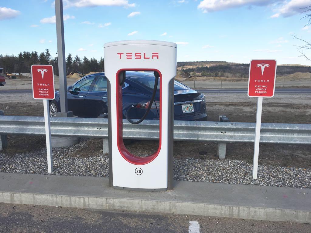 Hooksett Travel Plaza = Northbound Hooksett, NH EV Station