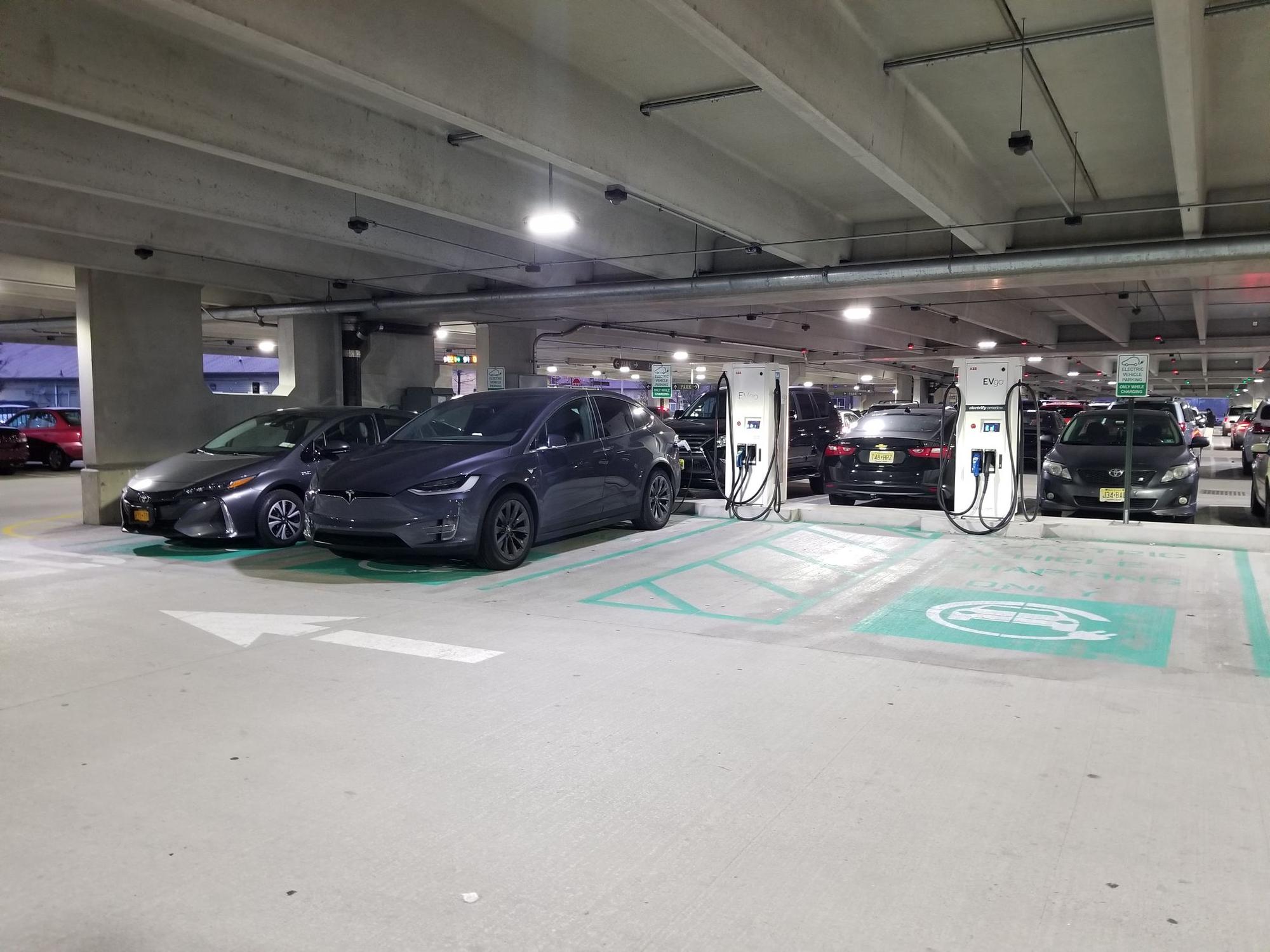 Woodbury Common Premium Outlets (1) Woodbury, NY EV Station