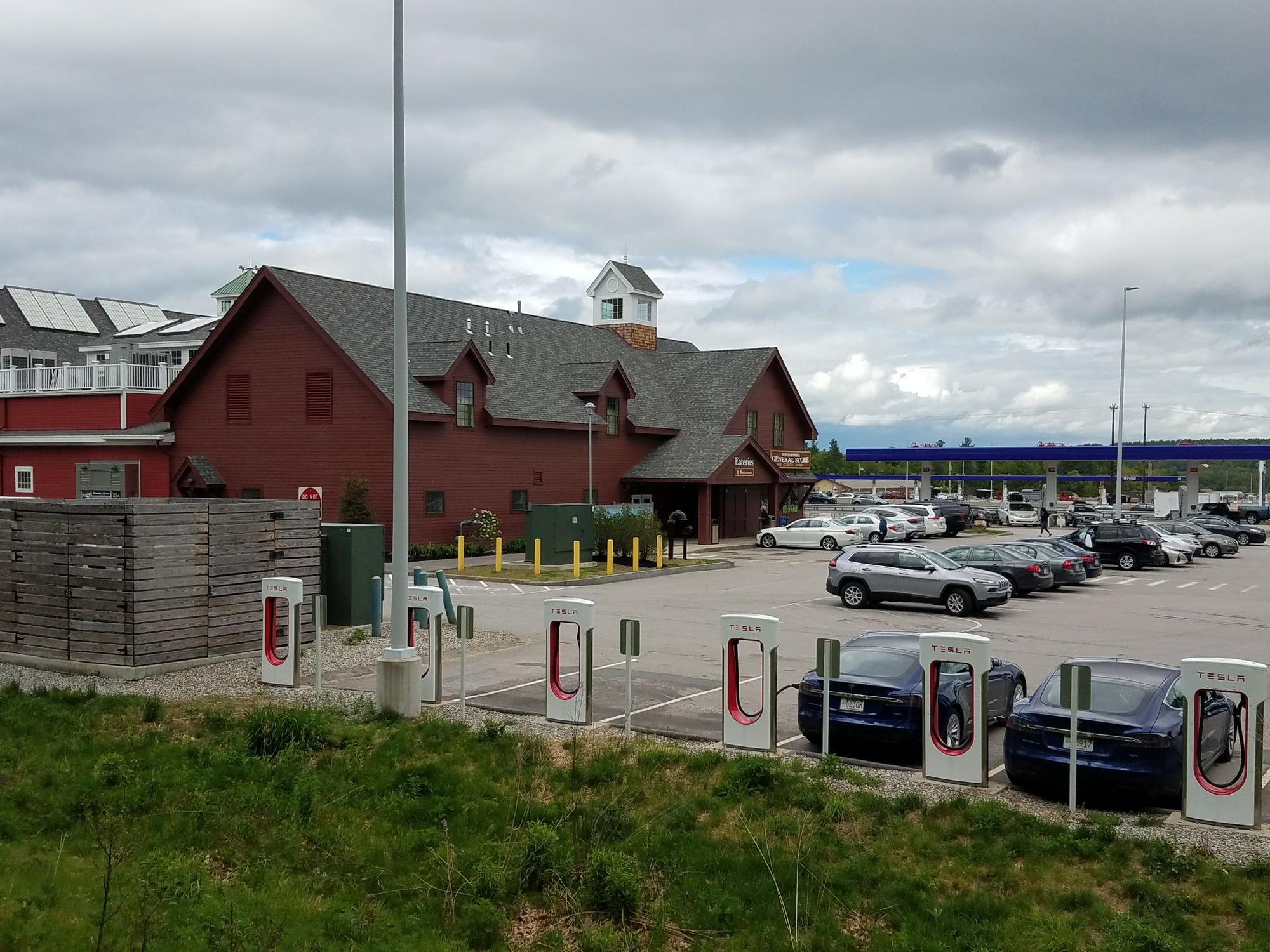 Hooksett Travel Plaza Southbound Hooksett, NH EV Station