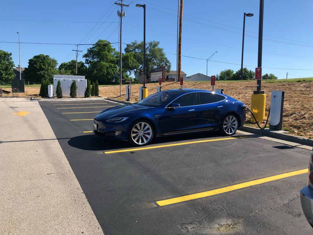 HyVee (2) KCMO, MO EV Station