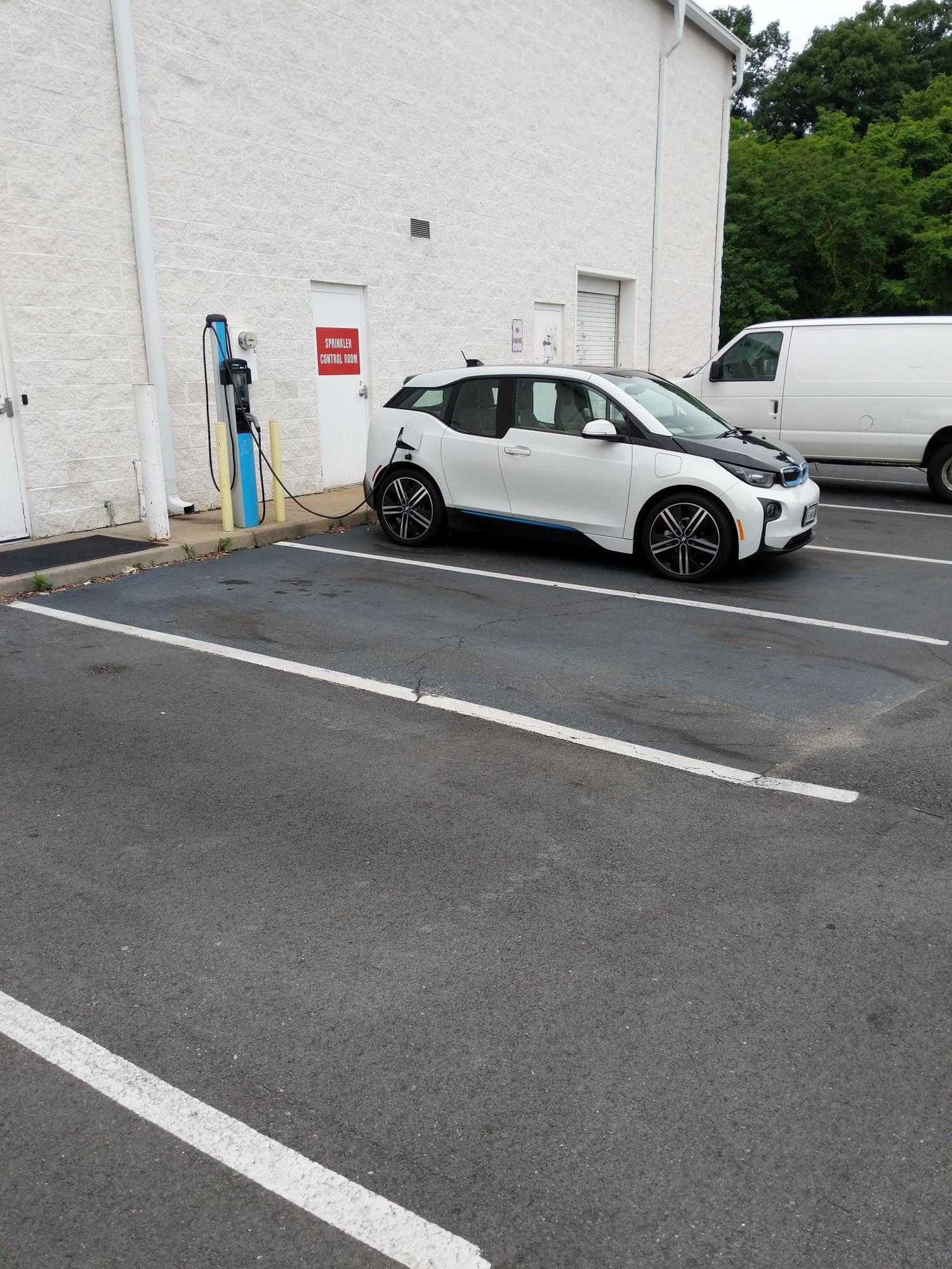 Richmond BMW Midlothian | Midlothian, VA | EV Station