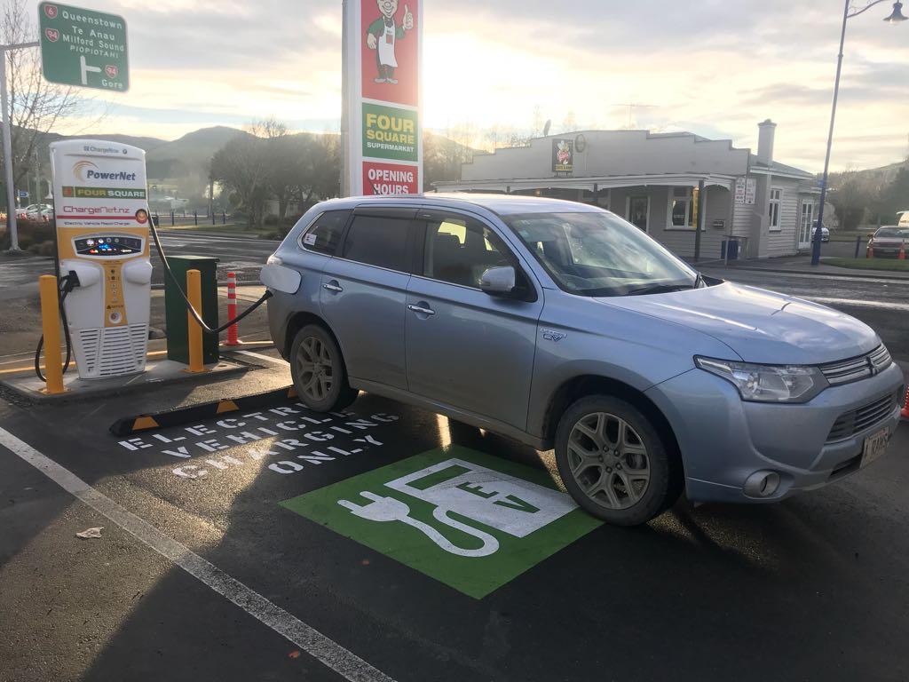 Lumsden Four Square Lumsden, Southland EV Station
