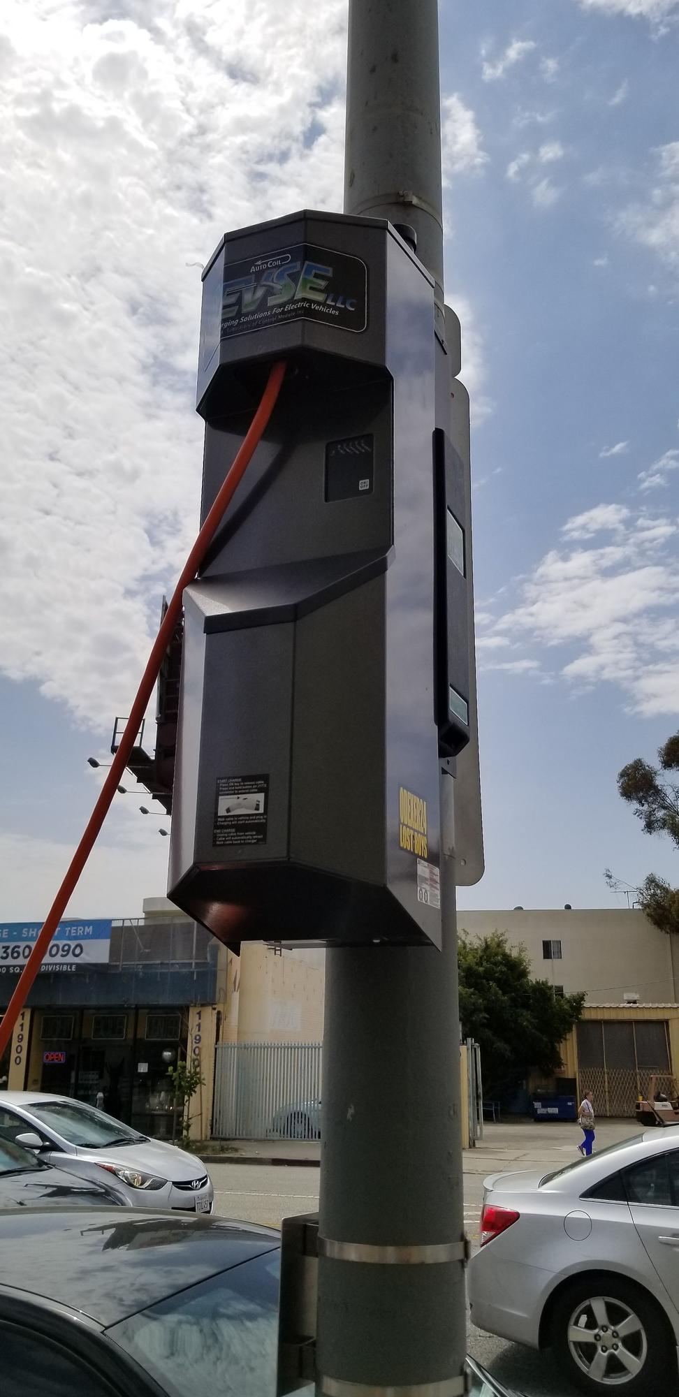 Santa Monica Blvd Parking/Charging Los Angeles, CA EV Station