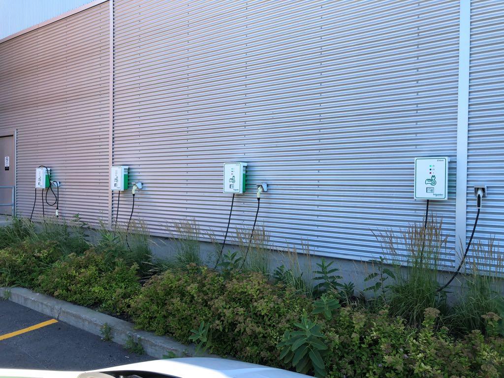 Aréna Repentigny Repentigny, QC EV Station