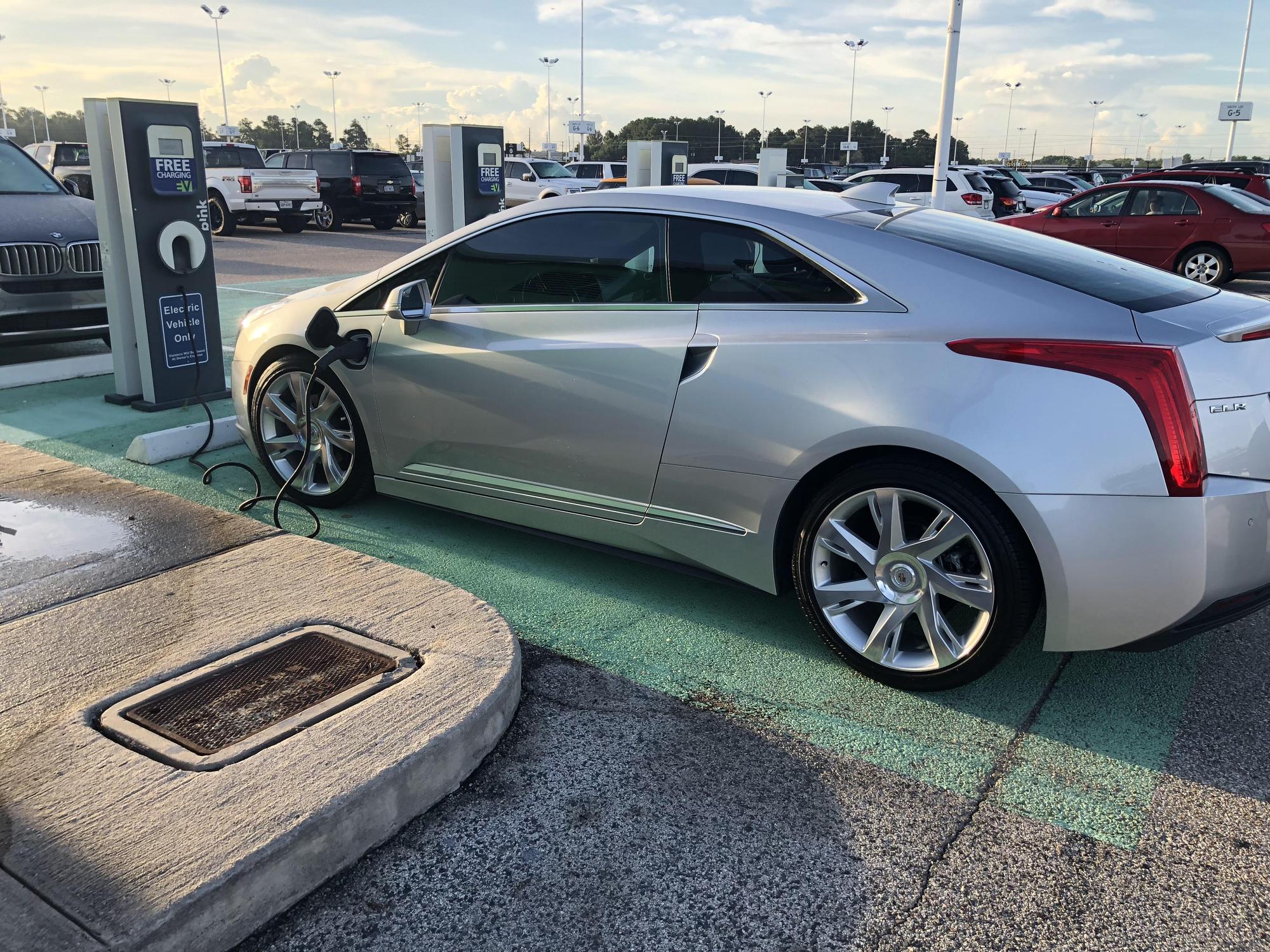 Bush Airport (IAH) Ecopark 1 Houston, TX EV Station