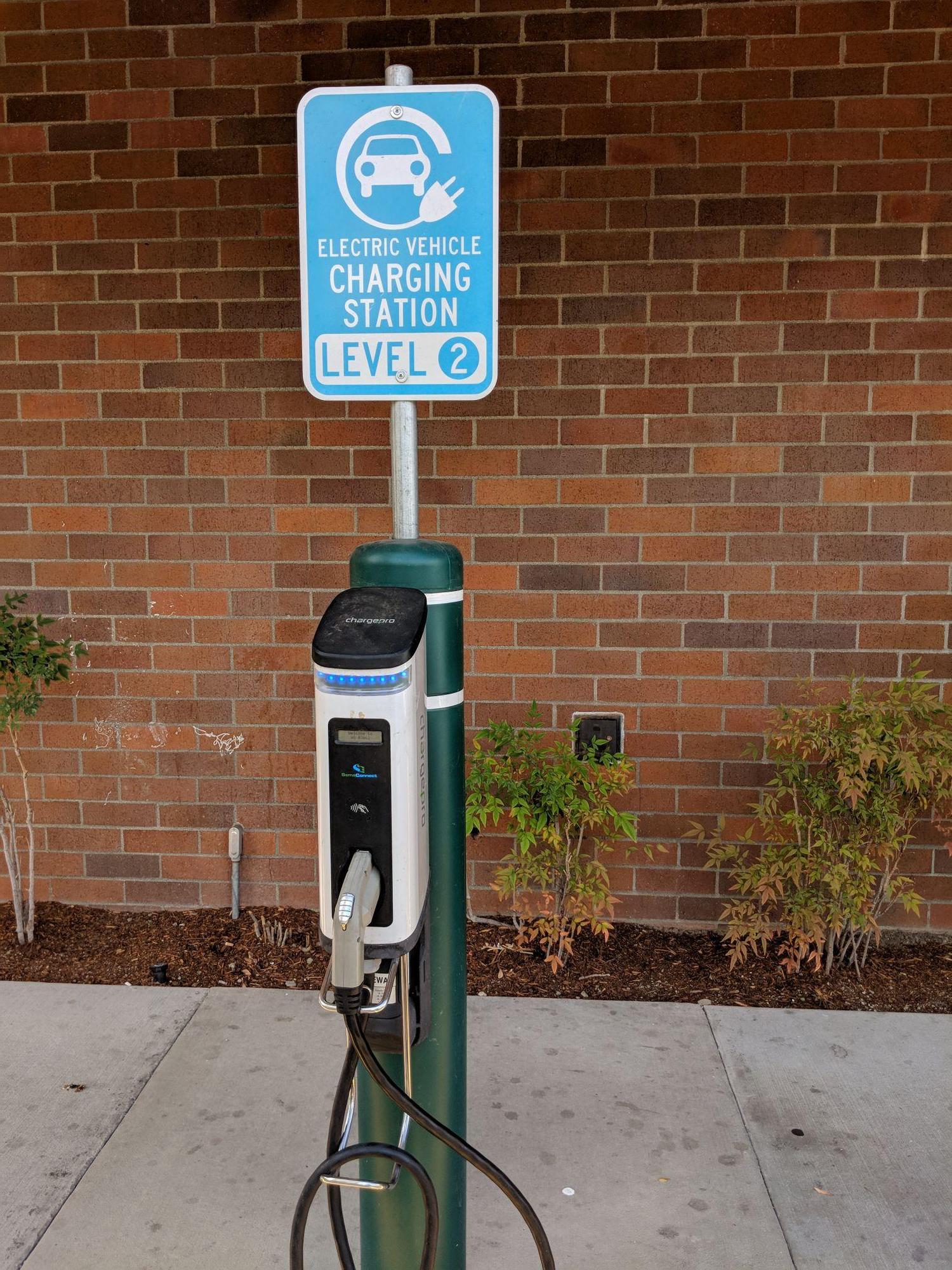 Walgreens Bellevue Bellevue, WA EV Station