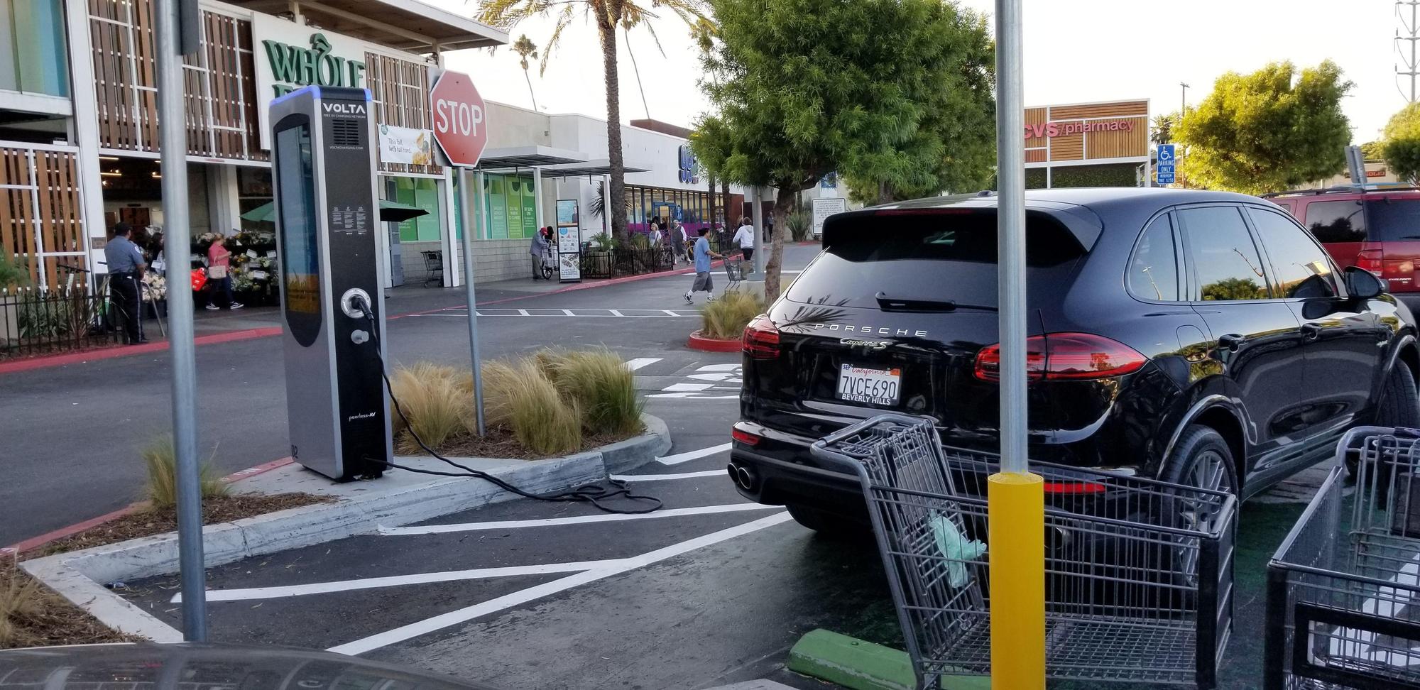 Lincoln & Rose Shopping Center Los Angeles, CA EV Station