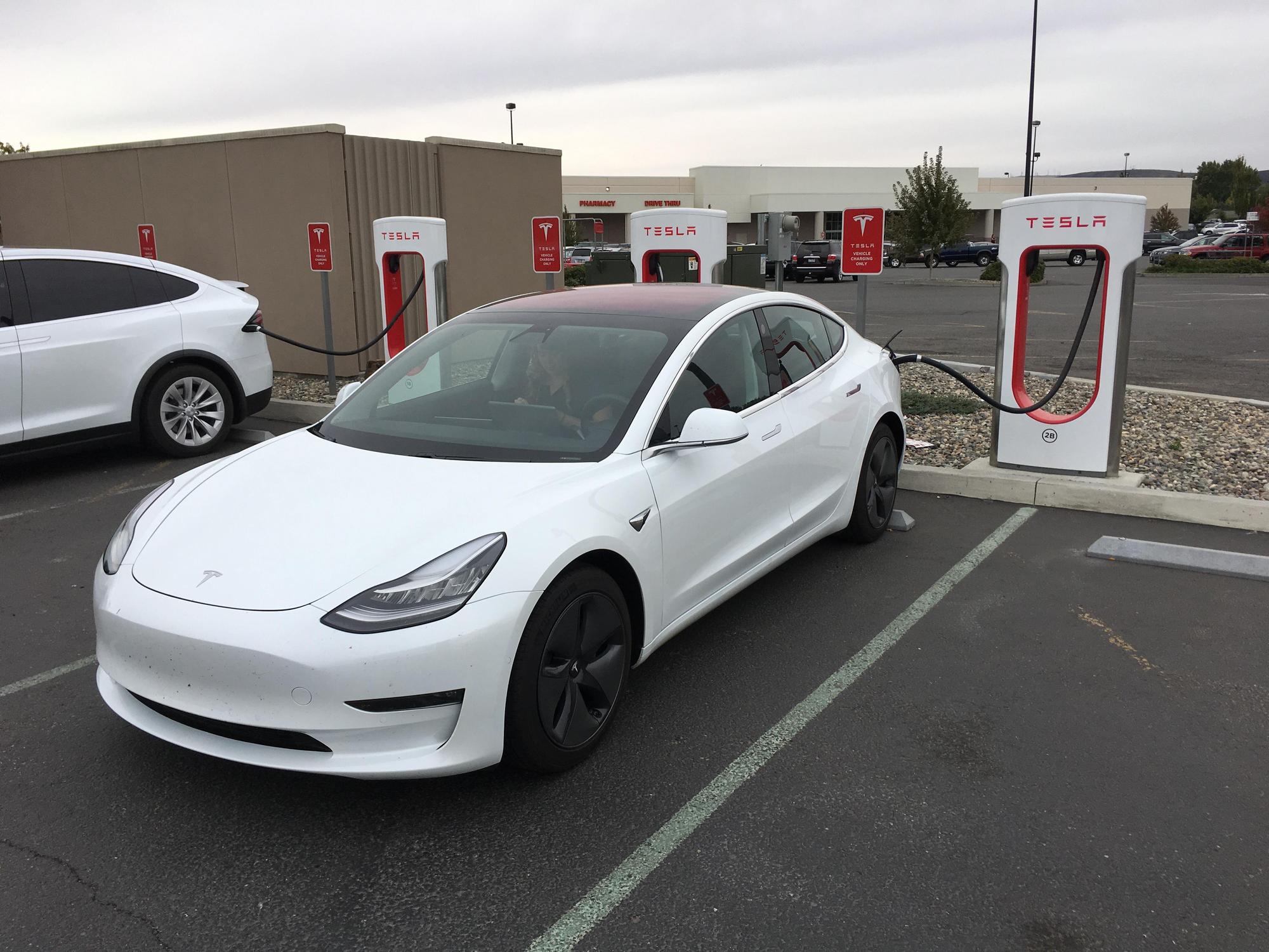 Fred Meyer (1) Kennewick, WA EV Station