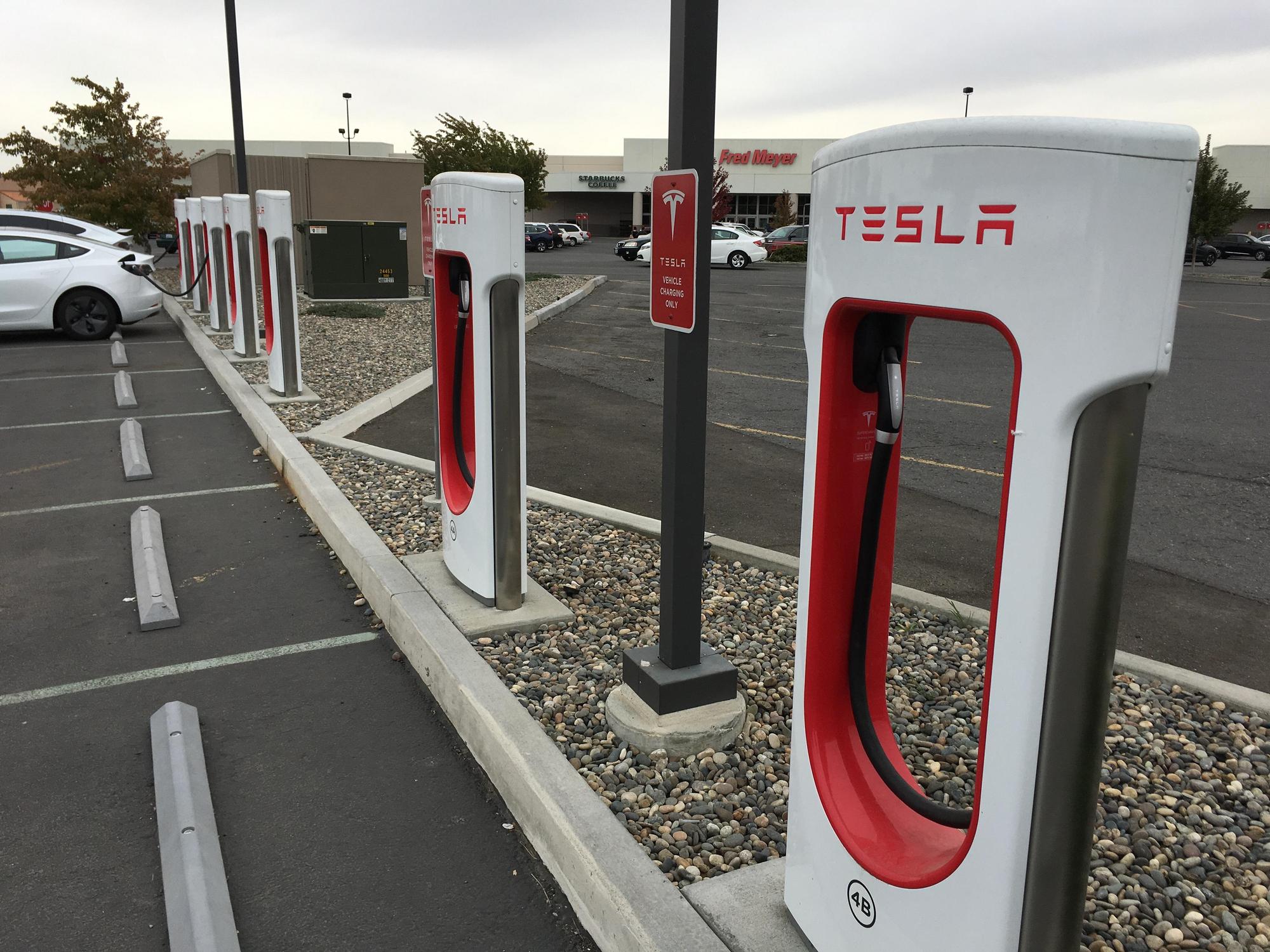 Fred Meyer (1) Kennewick, WA EV Station