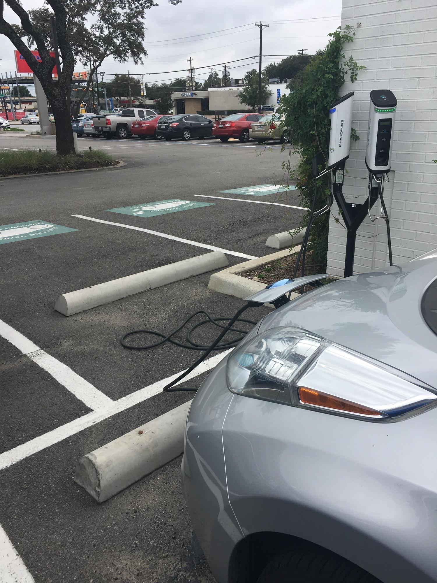 Preston Royal Village Dallas, TX EV Station