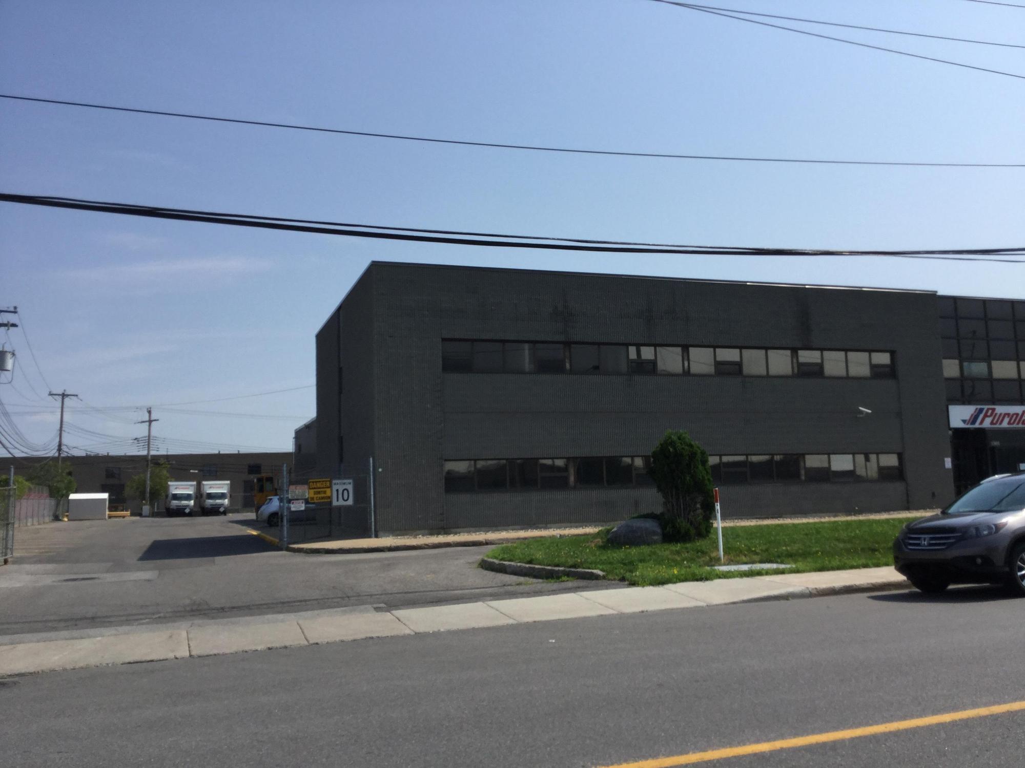 Purolator Montréal, QC EV Station