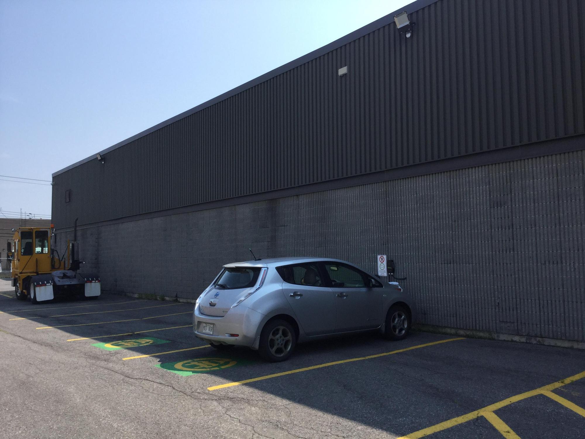 Purolator Montréal, QC EV Station