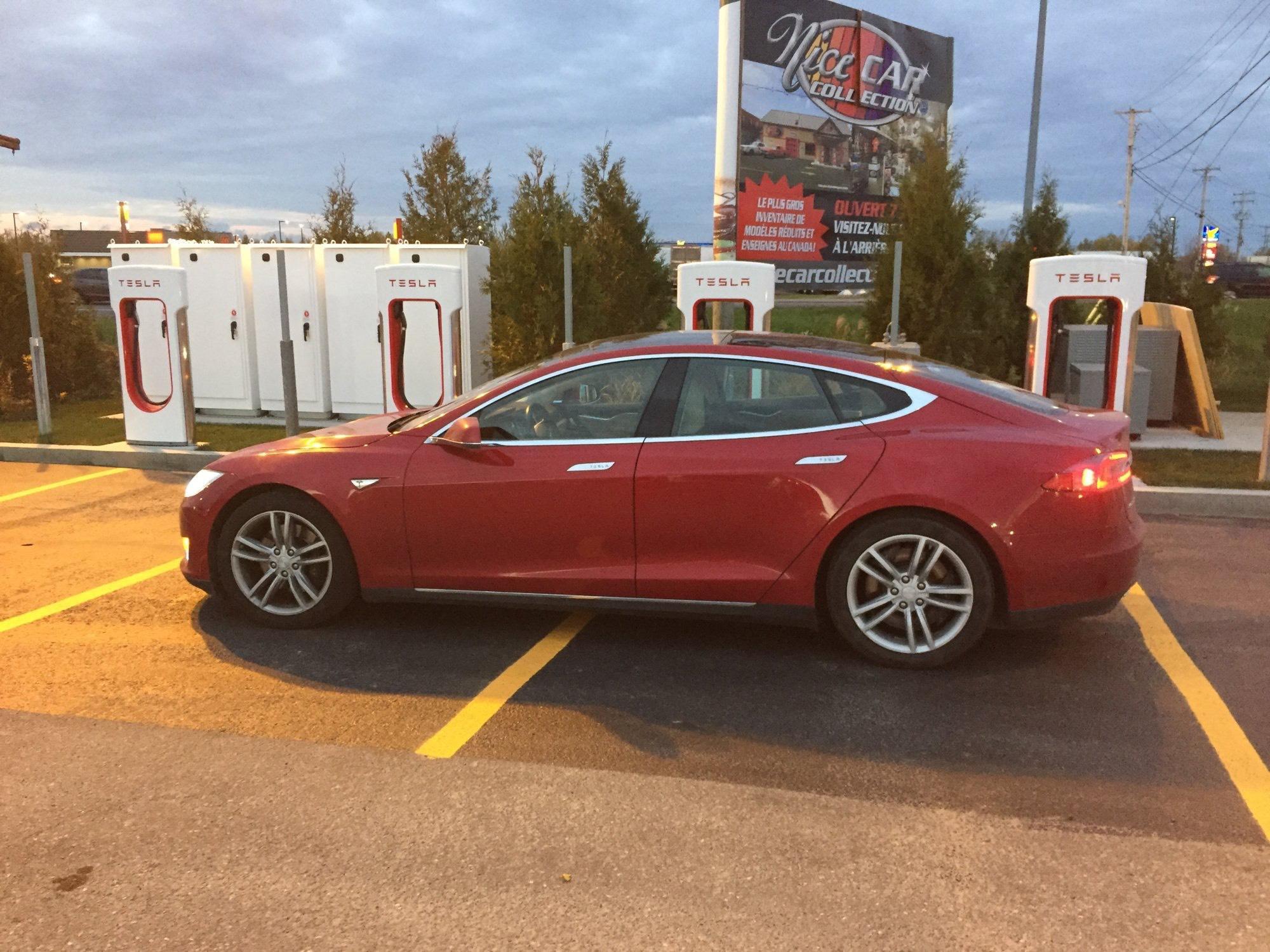 Halte 174 Yamachiche, QC EV Station