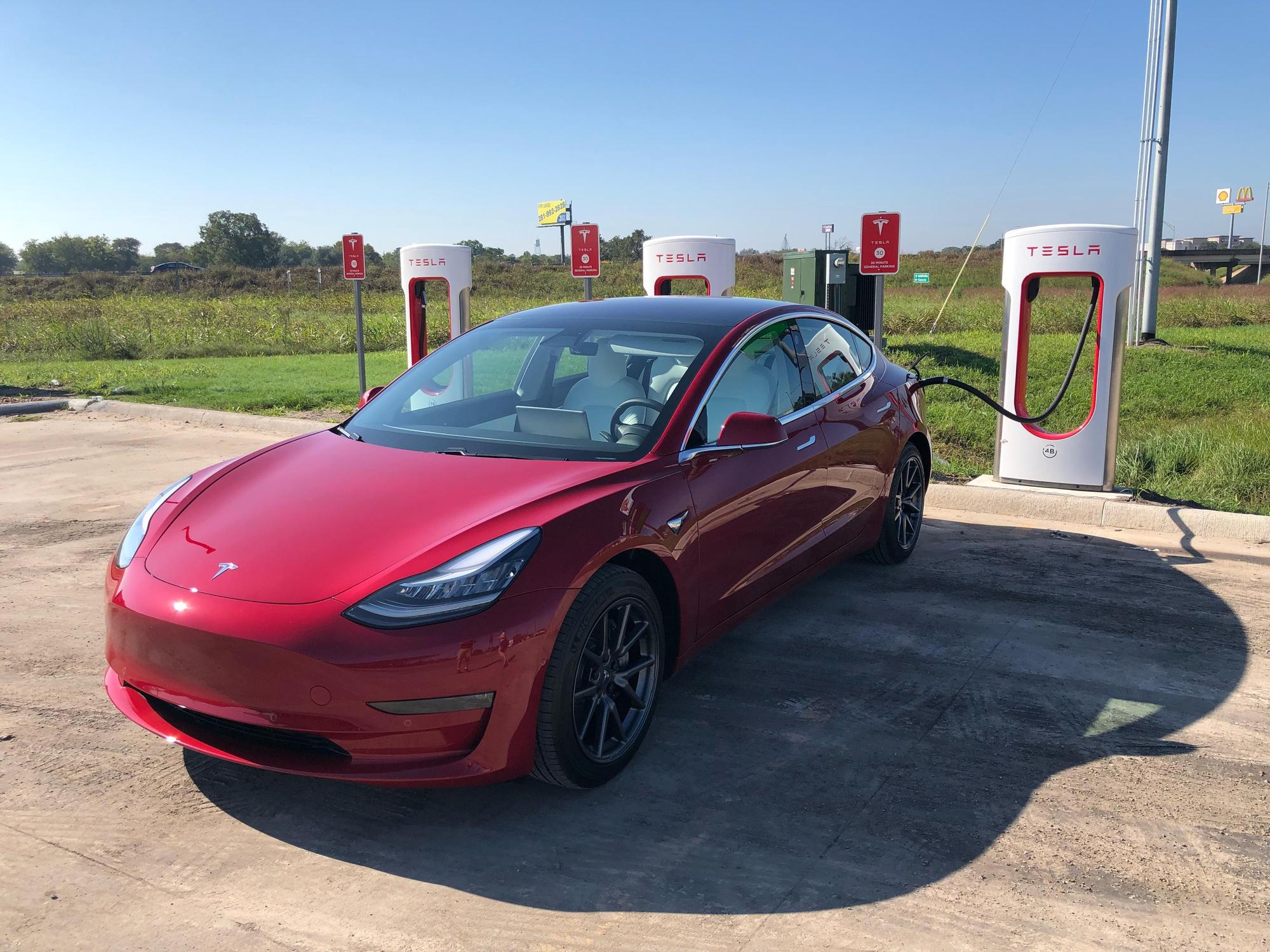 Amigos Country Corner & Travel Center Flatonia, TX EV Station