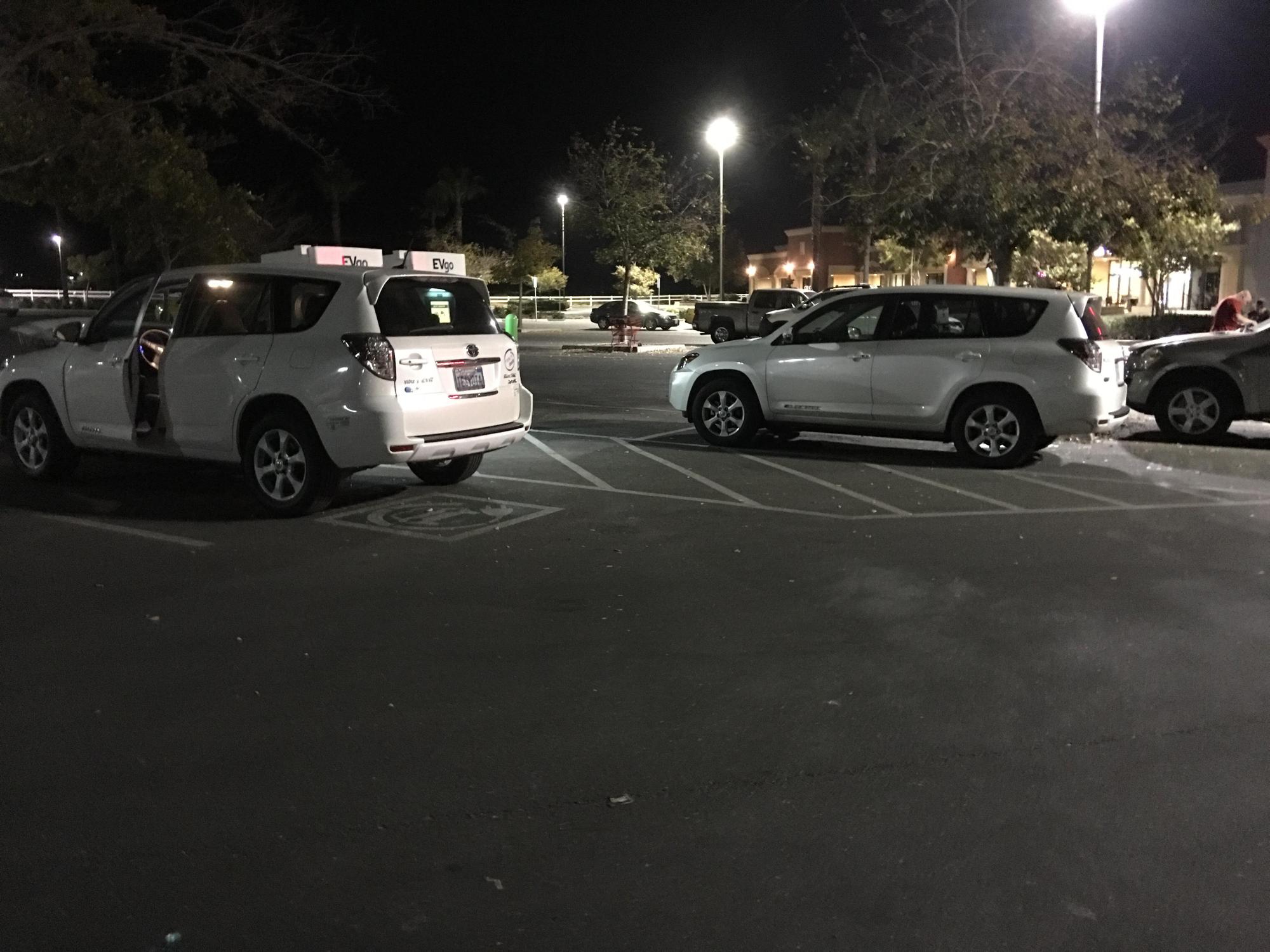 Fig Tree Plaza Save Mart (1) Chowchilla, CA EV Station