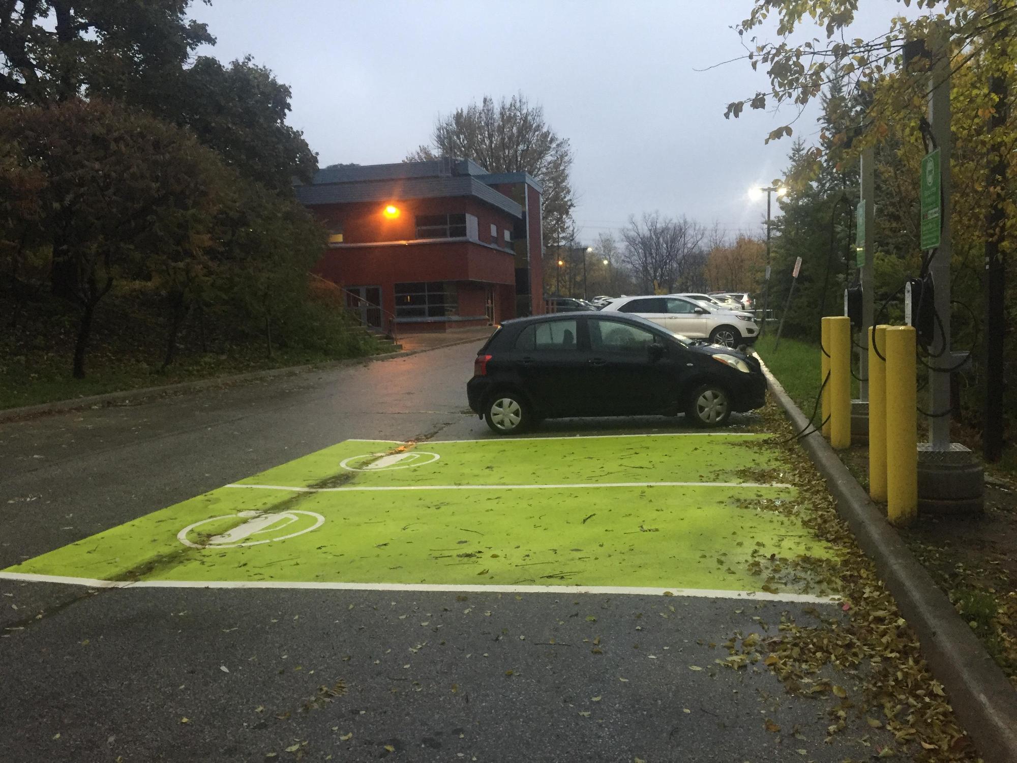 University of Guelph Parking Lot P48 Guelph, ON EV Station