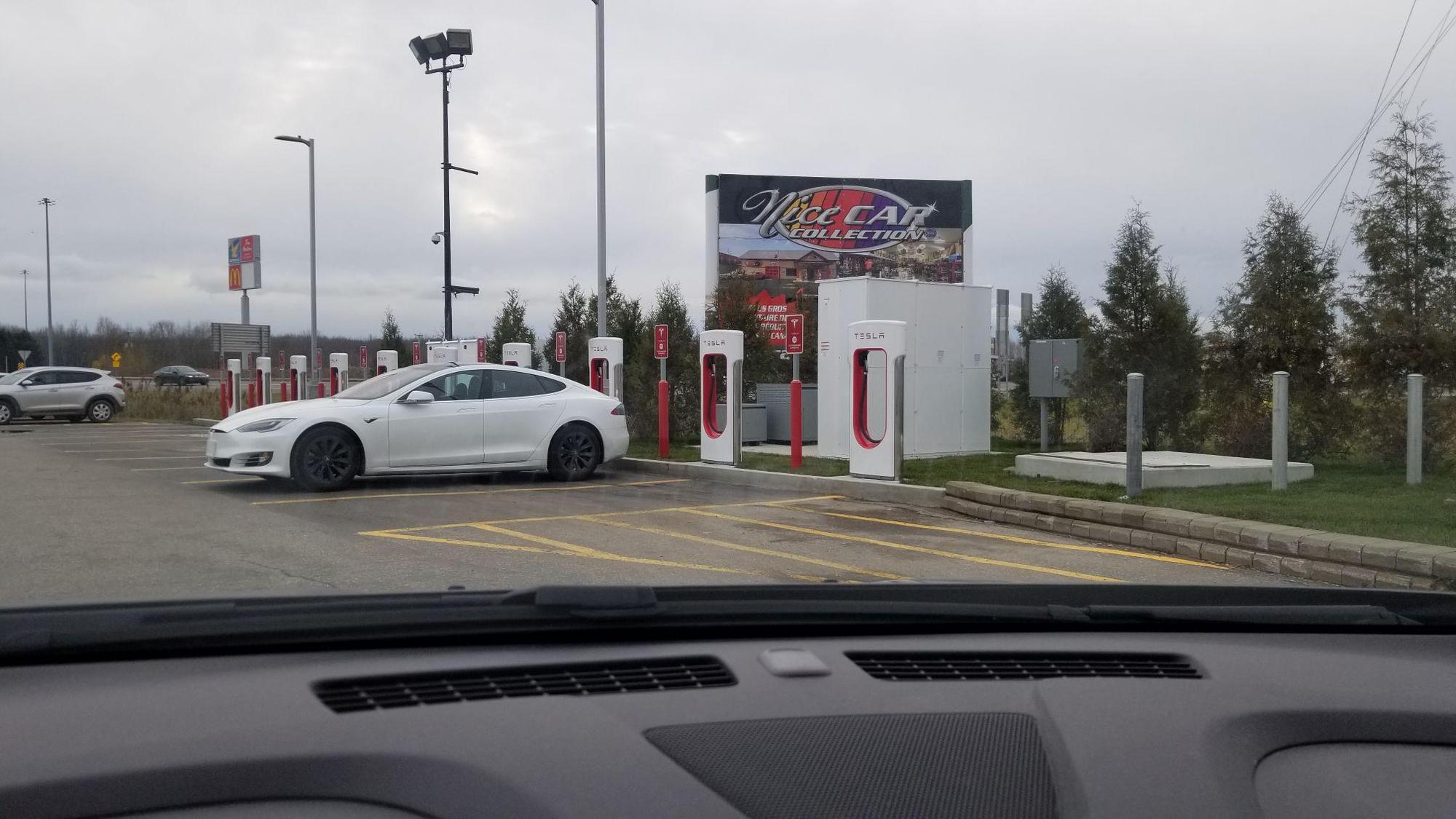 Halte 174 Yamachiche, QC EV Station