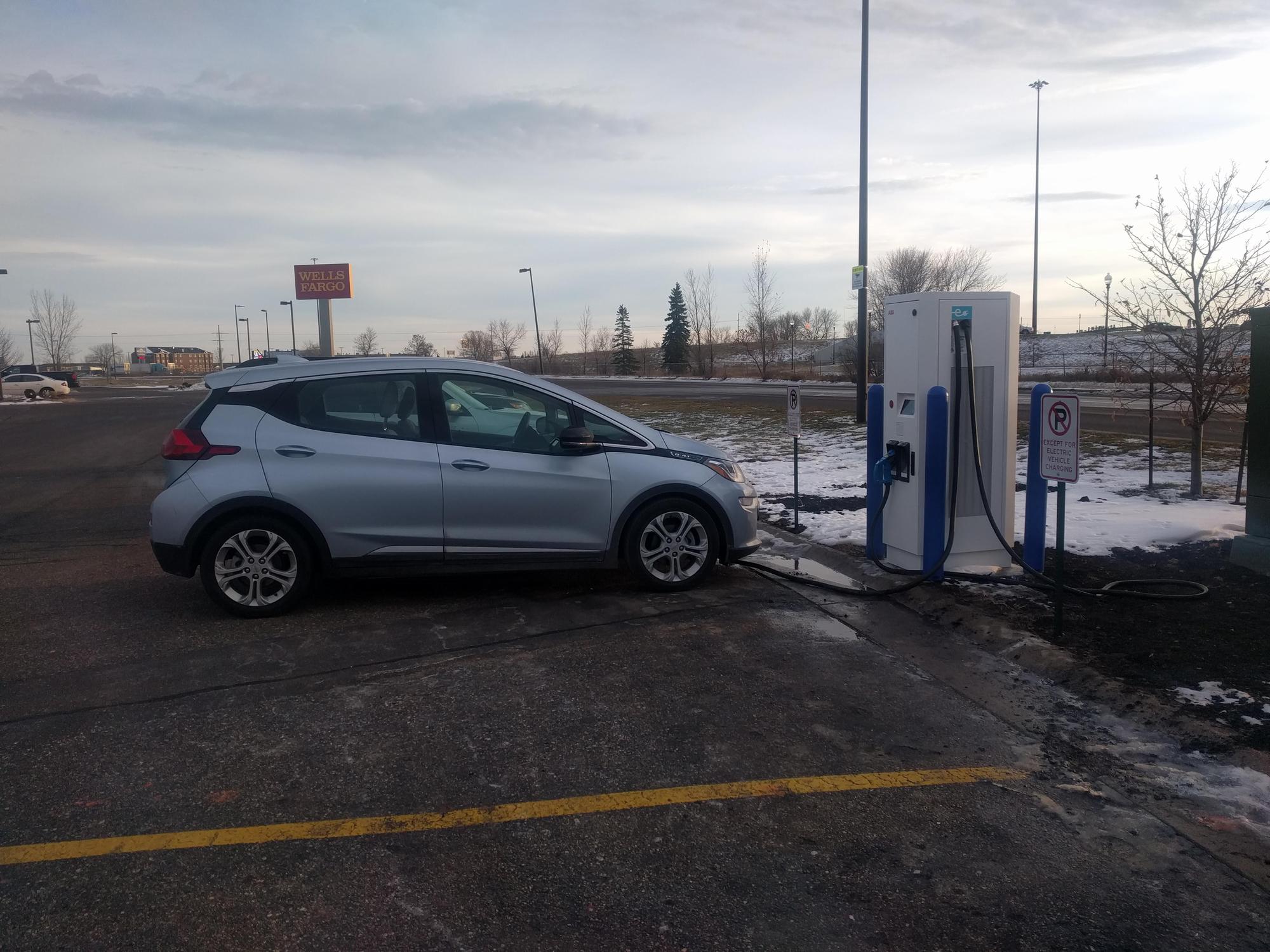 Noodles and Company Moorhead, MN EV Station