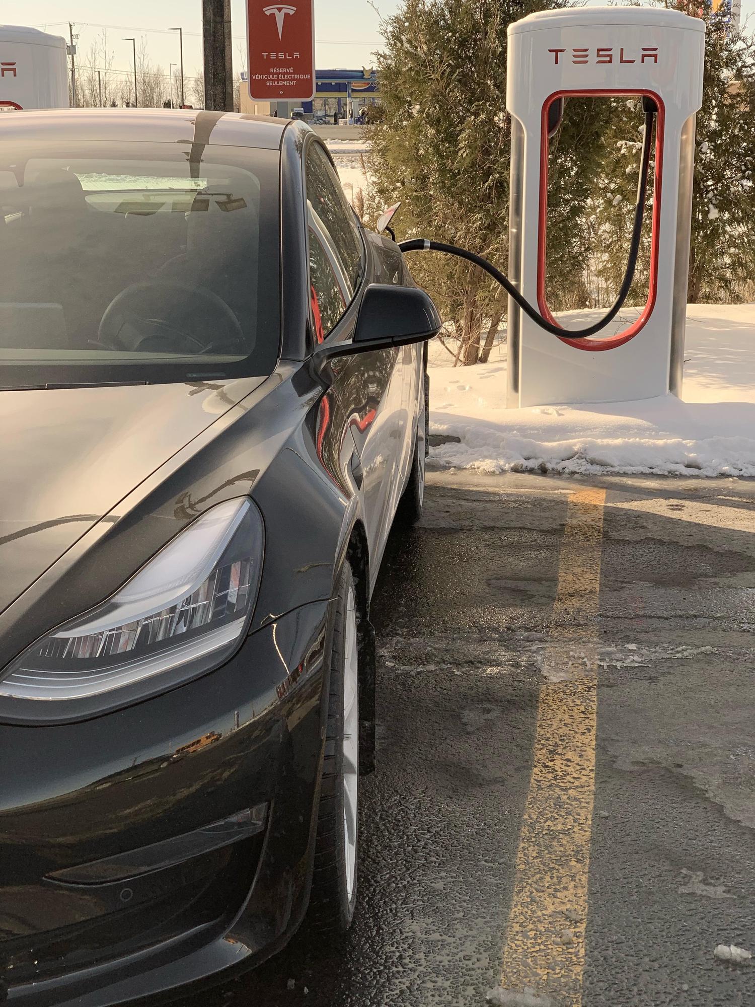 Halte 174 Yamachiche, QC EV Station