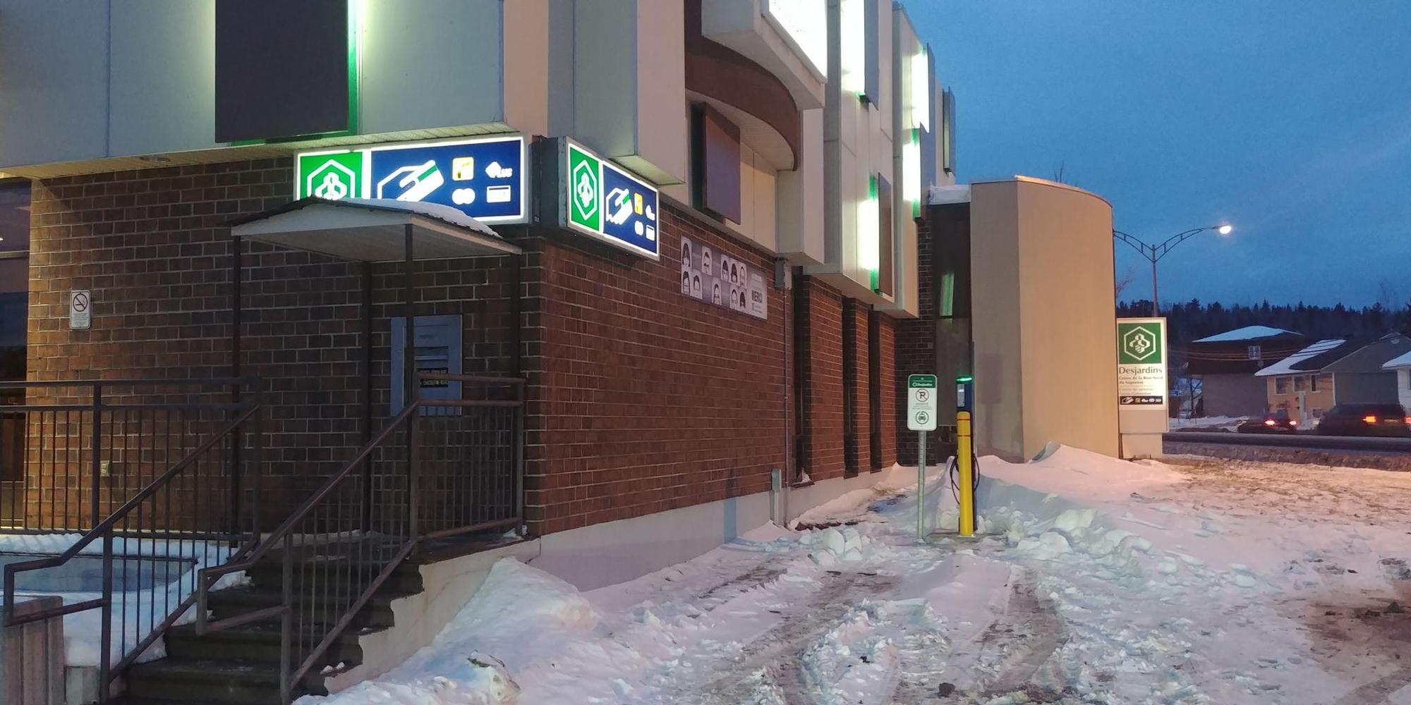Caisse Desjardins Saguenay, QC EV Station