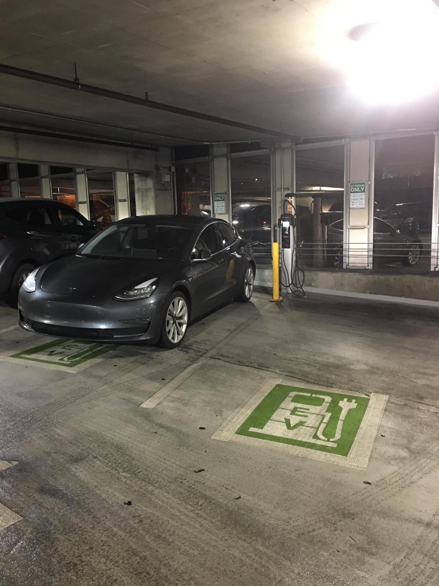 Pinnacle Parking Garage Nashville, TN EV Station