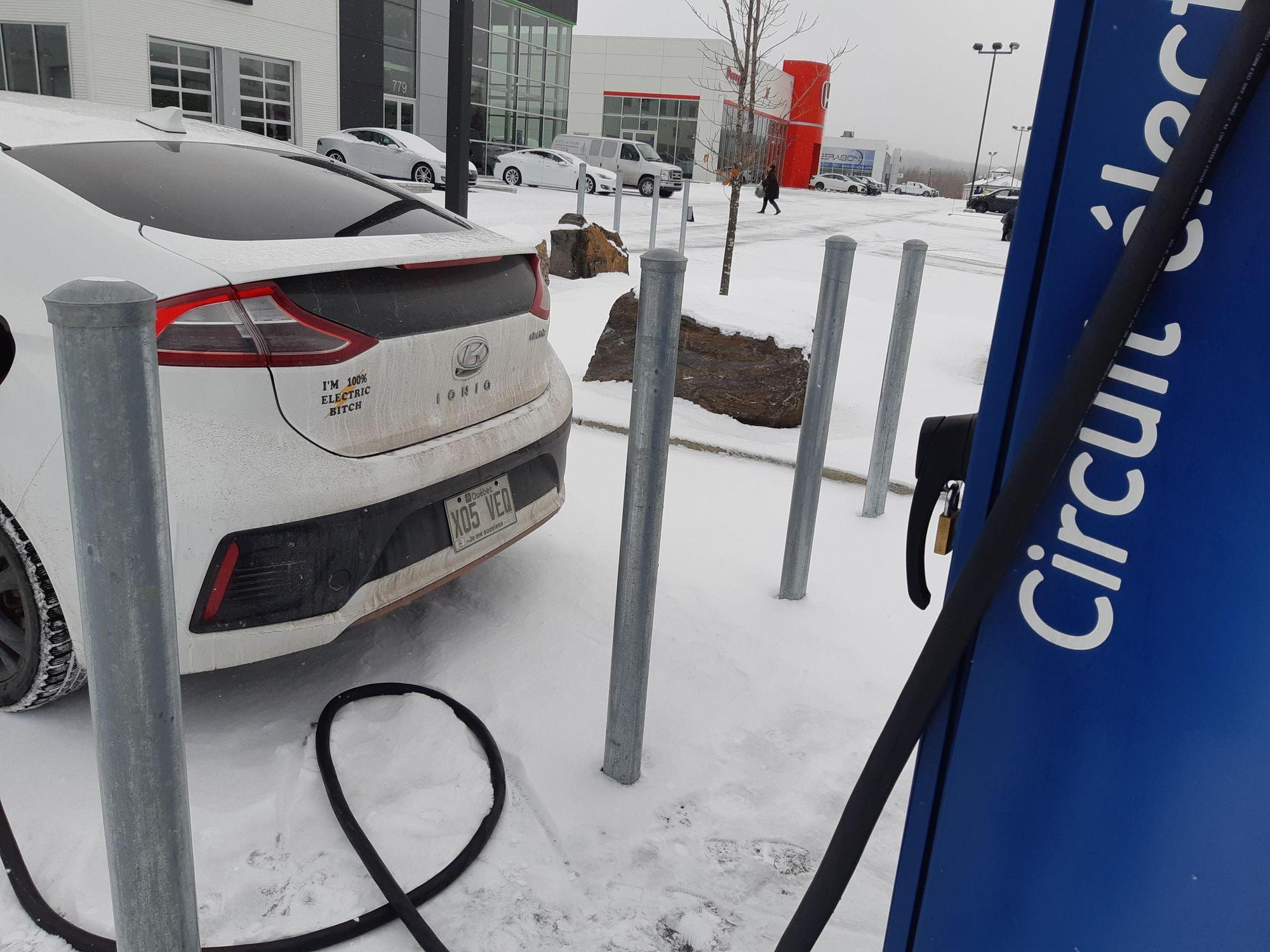 Deragon Sélection Cowansville, QC EV Station