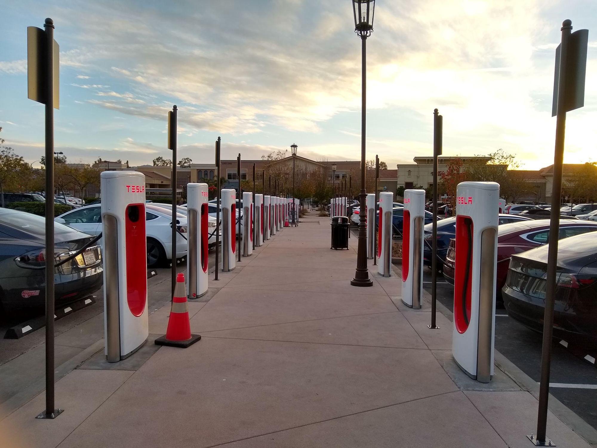 Bridgeport Marketplace Santa Clarita, CA EV Station