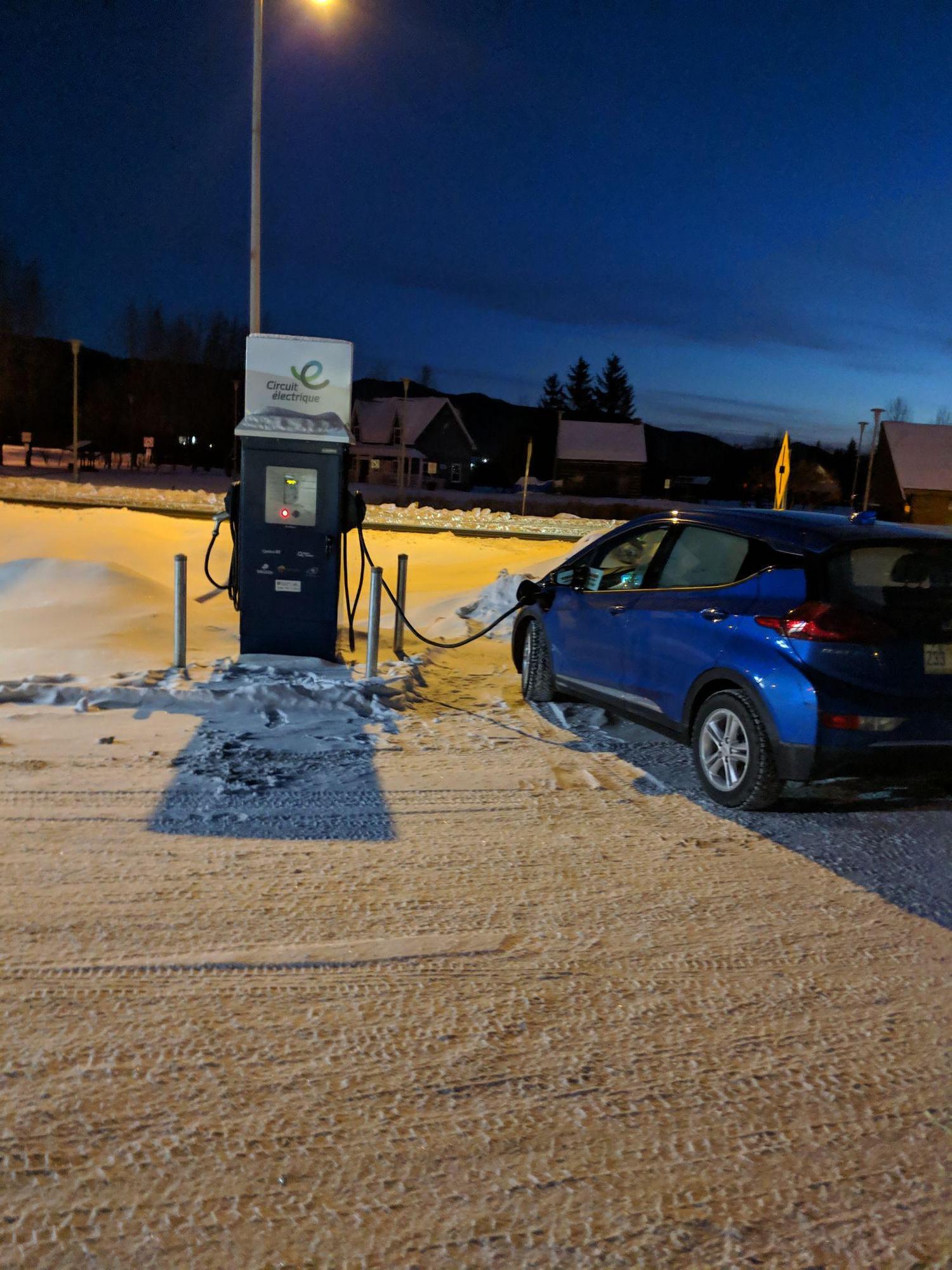 Môtel Interprovincial PointeàlaCroix, QC EV Station